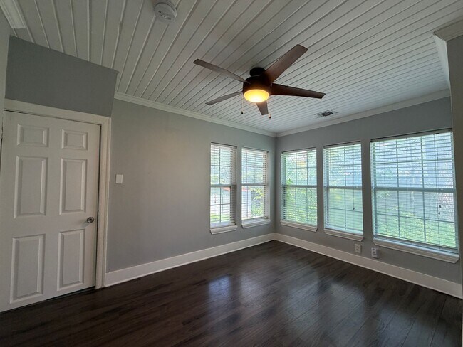 Building Photo - CUTE 2/1 HOME CLOSE TO DOWNTOWN