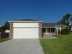 Building Photo - 407 Lazy Ln