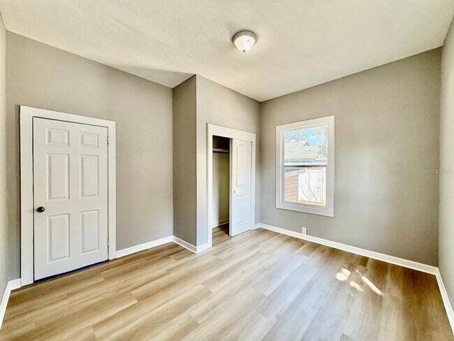 Building Photo - 1216 E 24th Ave