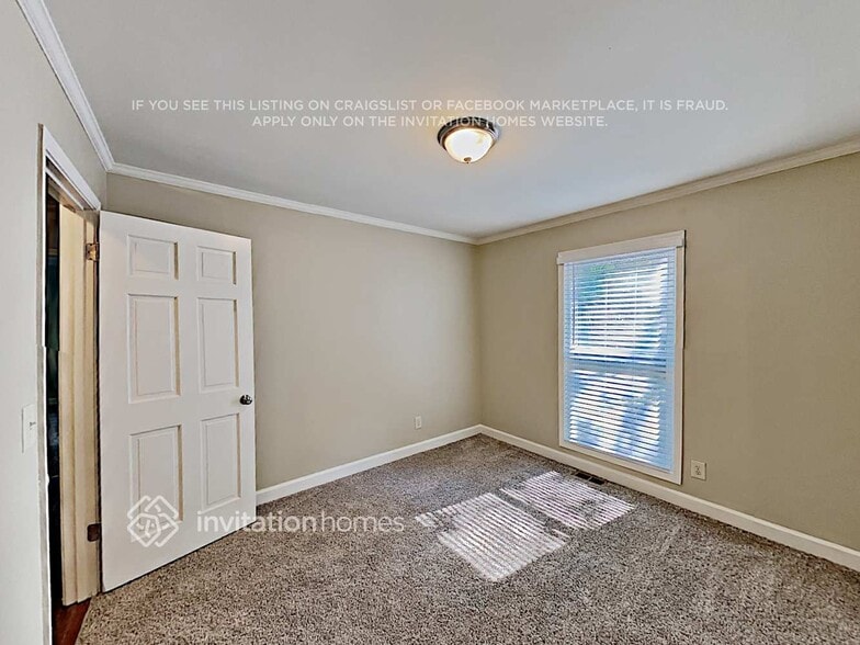 Building Photo - 3245 Creek Dr