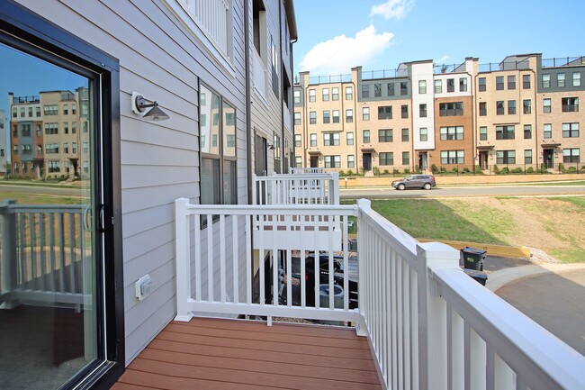 Building Photo - Pet-Friendly Brookhill Commons Townhome-Style Condo