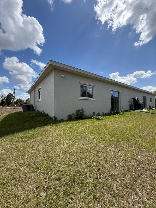 Building Photo - 4800 15th St SW