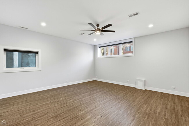 Building Photo - 1042 S Oakley Blvd