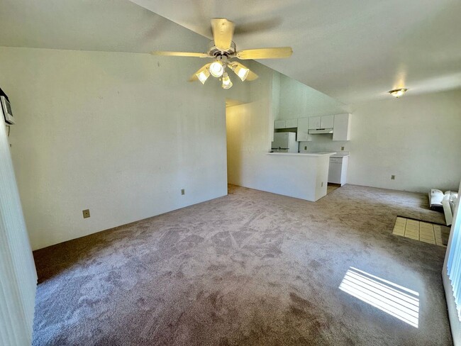 Building Photo - 2 Bedroom / 2 Bathroom with a patio and 2 ...