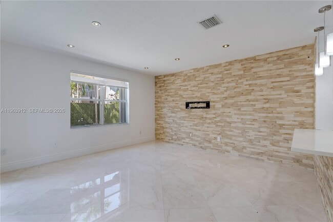 Building Photo - 7044 NW 115th Ct