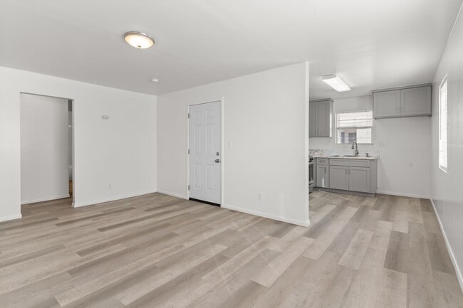 Building Photo - 11116 Berendo Ave