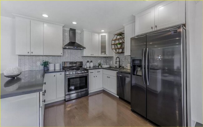 Building Photo - Beautiful Remodeled Home in Menlo Park *Walk to Meta Campus*