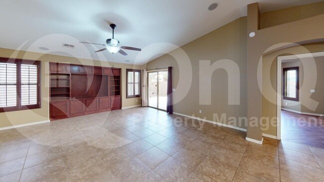 Building Photo - 3424 E Crescent Way