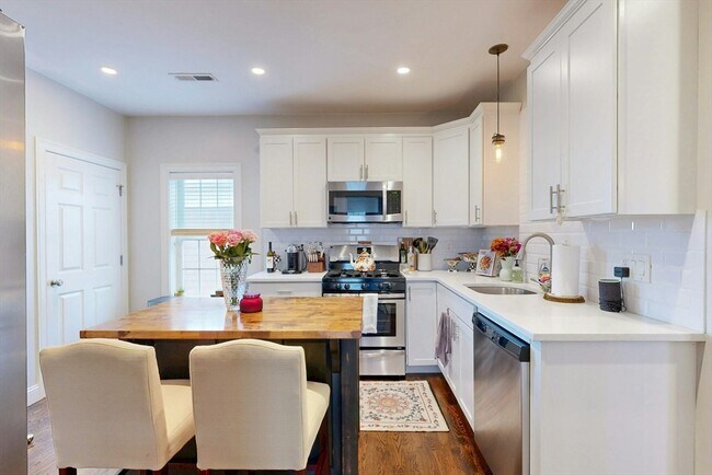 Building Photo - 38 Pearl St