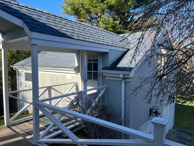 Building Photo - 16 S Beach Rd