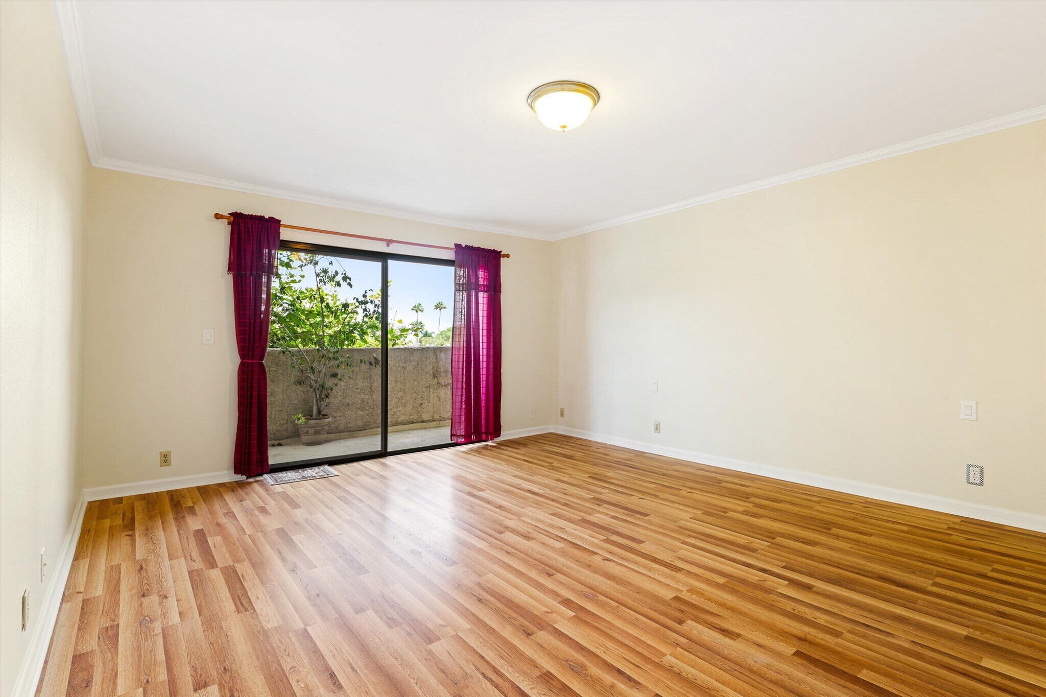 Building Photo - 1037 N Vista St