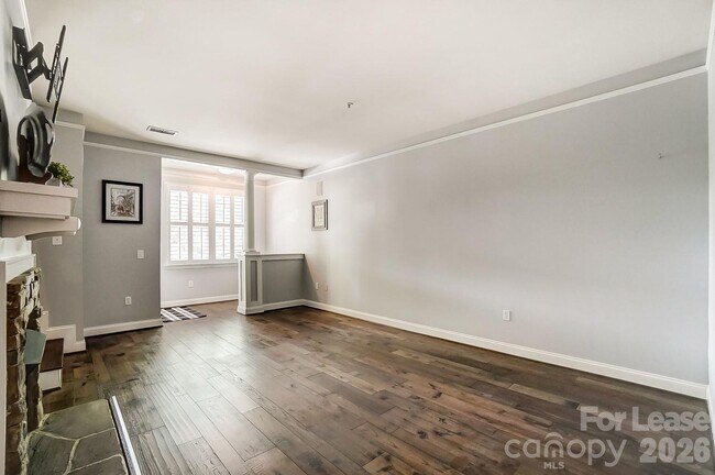Building Photo - 400 Clarice Ave