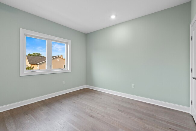 Building Photo - 57 Lincoln Ave