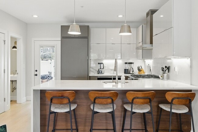 Building Photo - 54 Robey St