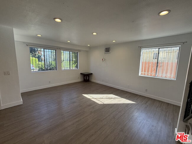 Building Photo - 1505 S Dunsmuir Ave