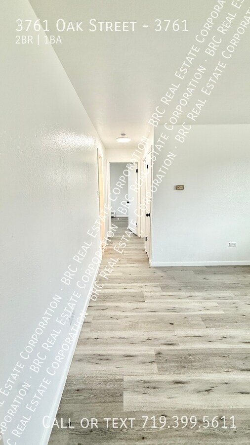 Building Photo - 3761 Oak St