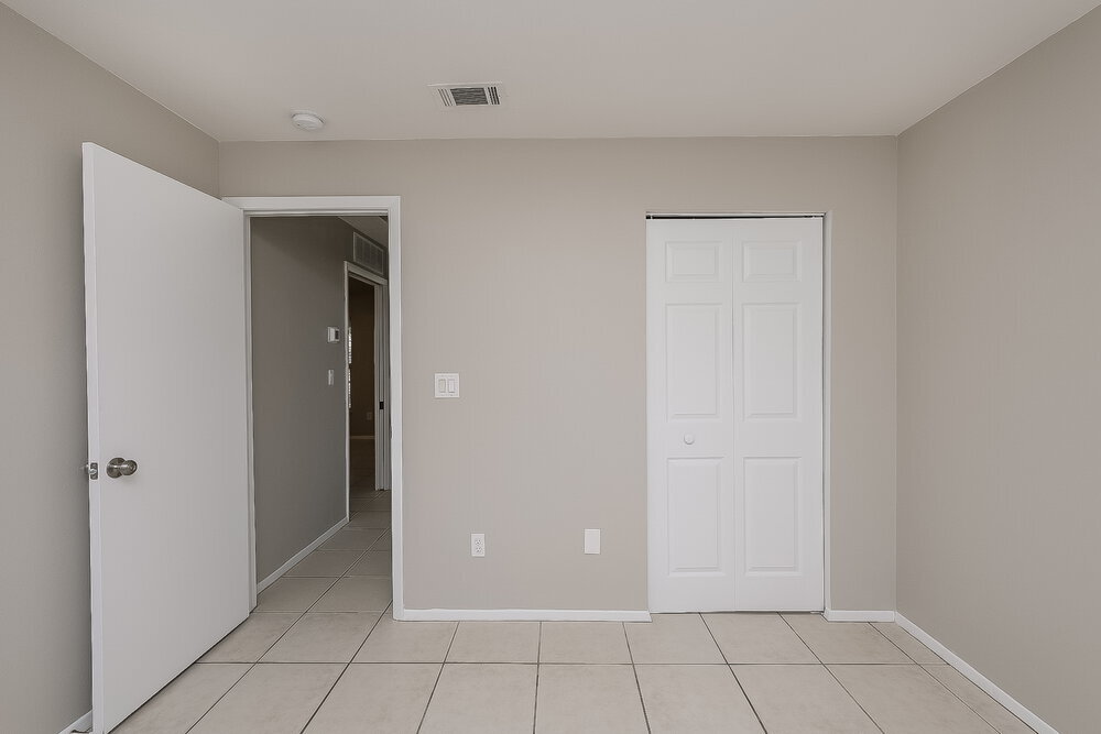 Building Photo - 908 Pine Ridge Cir E