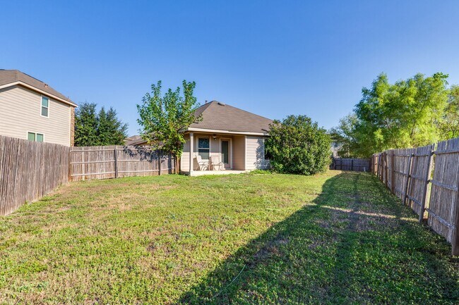Building Photo - 3-BEDROOM, SINGLE STORY HOME IN CANDLEWOOD...