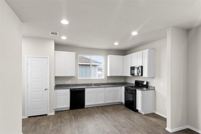 Building Photo - 220 Backwater Rd