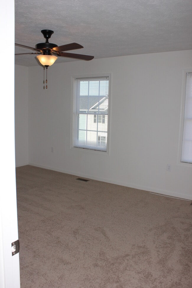 Building Photo - Two Master Suite Apartment Townhouse