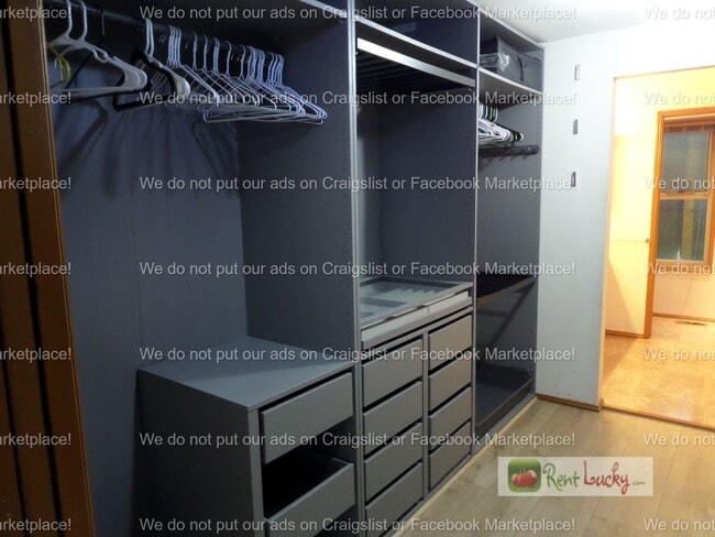 Building Photo - INCREDIBLE VIEWS!! Large 2-Bedroom + Den Duplex with 3-Car Garage in Fantastic Federal Way Neighb...