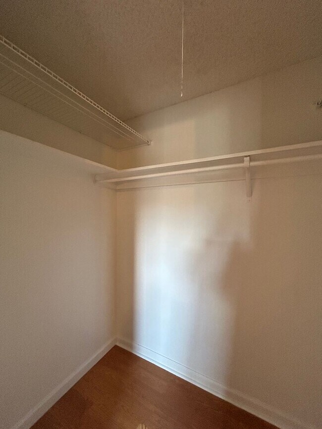 Building Photo - Ground Floor 1 BR/1 BA in Secured Bldg!