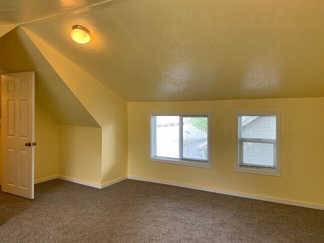 Building Photo - 605 Beech St