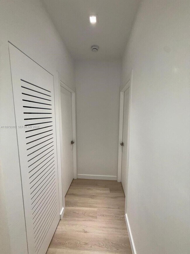 Building Photo - 5371 SW 32nd St