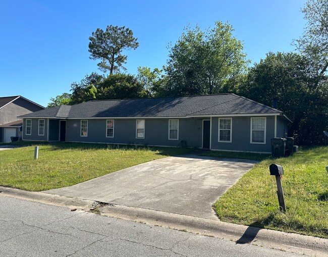 Building Photo - 642 Maplewood Dr