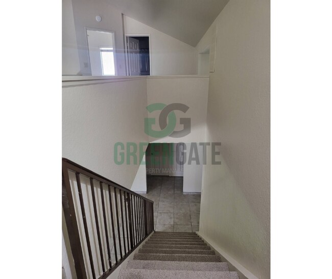 Building Photo - 2428 Woodvale Dr