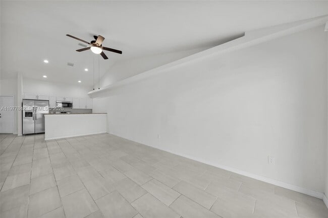 Building Photo - 614 SW 3rd Ct