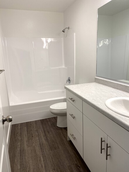 Building Photo - 424 W 40 S