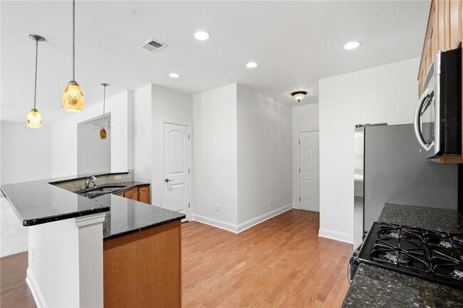 Building Photo - 3320 Pebble Ridge Ln
