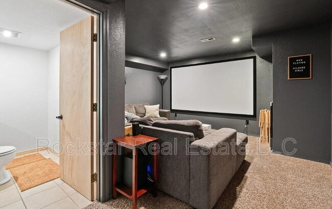 Building Photo - 607 W Persimmon Ln