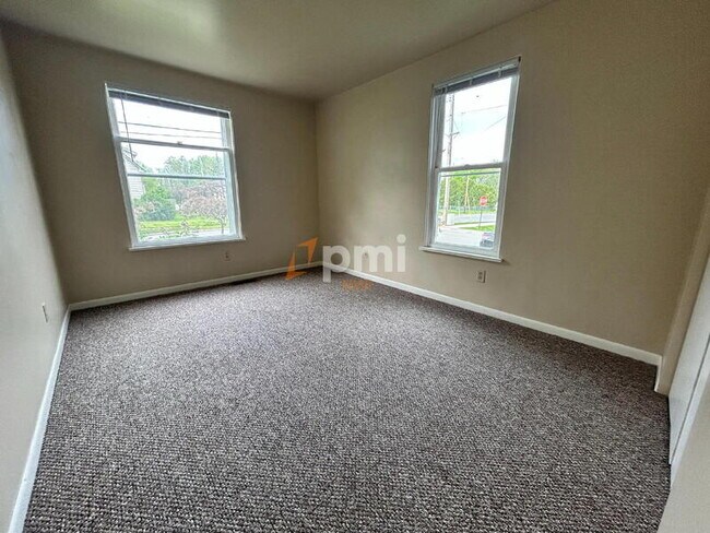 Building Photo - 1302 2nd St