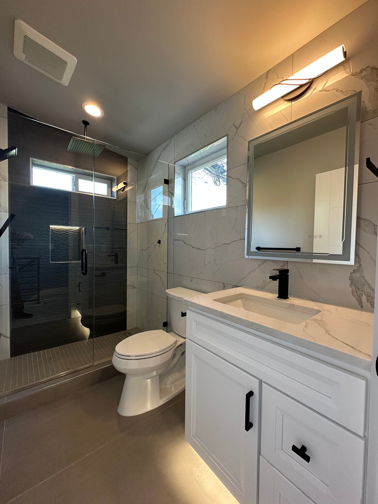 Building Photo - 5509 Brooklyn Ave NE