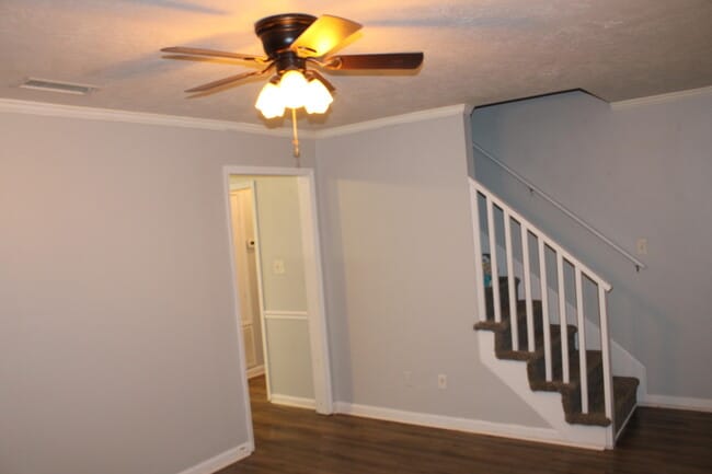 Building Photo - 810 S Willowick Dr