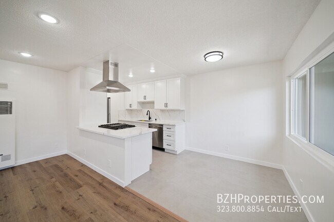 Building Photo - 7209 Willoughby Ave