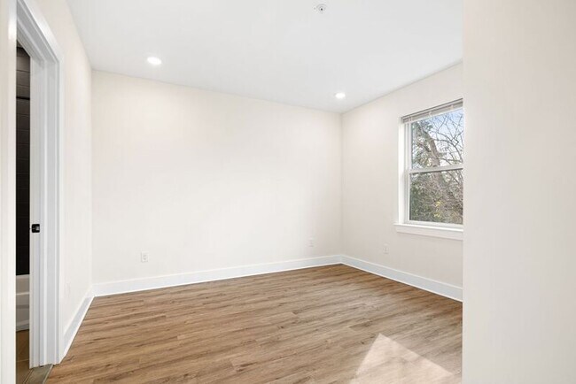 Building Photo - 6832 Ridge Ave