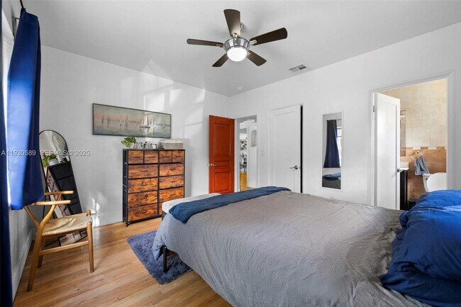 Building Photo - 555 NE 73rd St