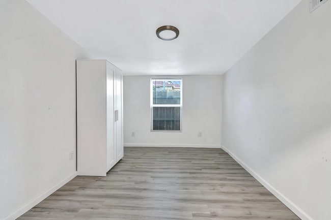 Building Photo - Darling 3/1 Duplex in Oakhurst