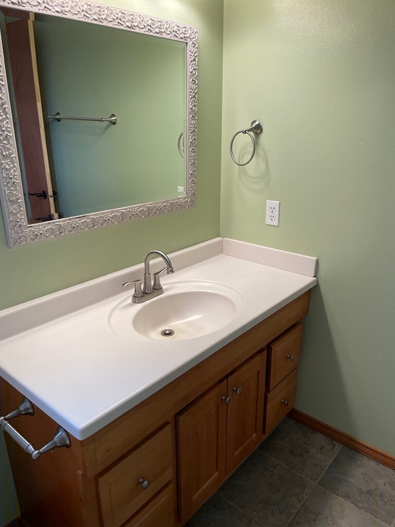 Master Bath - 3921 Magrath Rd