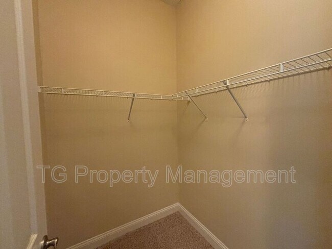 Building Photo - 157 Cloisterbane Dr