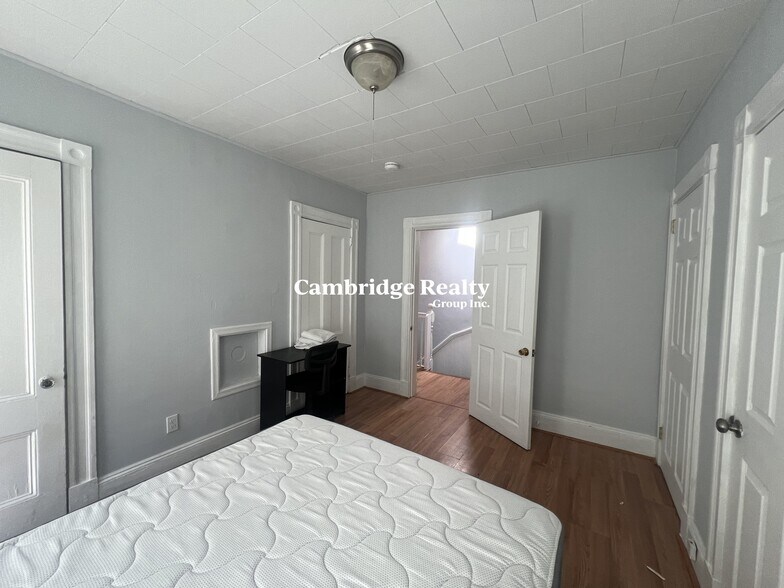 Building Photo - 14 7th St