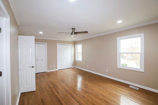 Building Photo - EXECUTIVE LUXURIOUS TOWNHOME