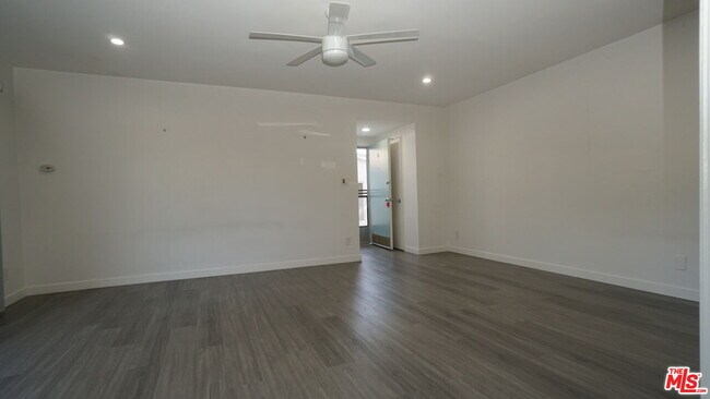 Building Photo - 844 6th St