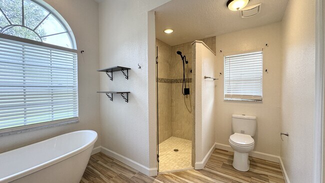 Building Photo - 616 Erin Way