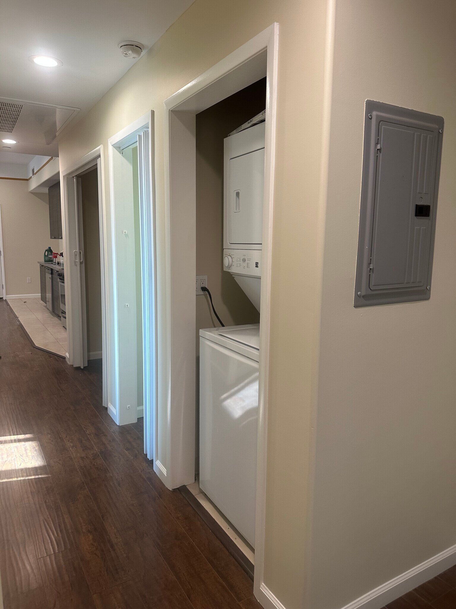 Building Photo - 14233 Tiara St