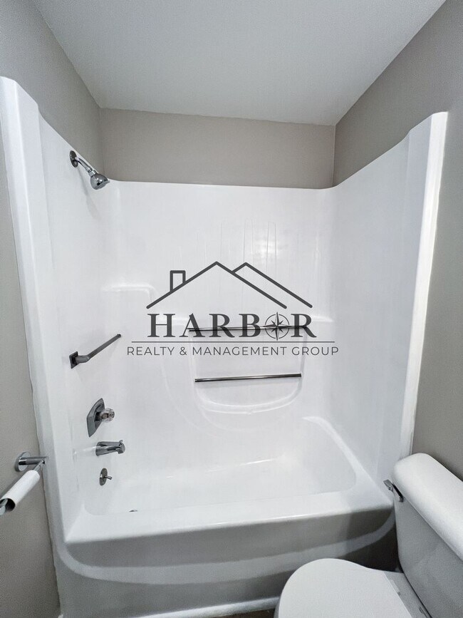 Building Photo - Renovated 1 Bedroom 1 Bath - SPECIAL: Appl...