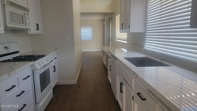 Building Photo - 2075 Sierra Pl